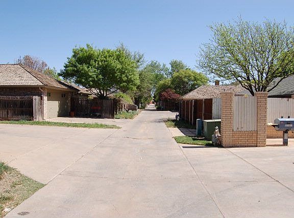 3rd image of 13 Whisperwood Cir