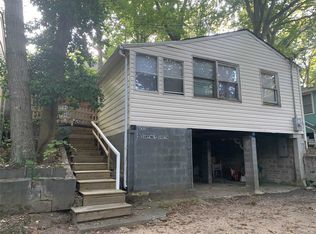 9 Surfway S, Calverton, NY 11933