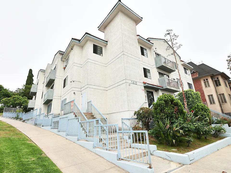140 N Commonwealth Ave