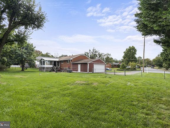 3rd image of 4101 Dakota Ct