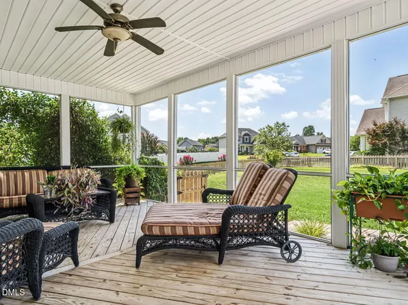 319 Neuse Landing Dr, Clayton, NC 27527