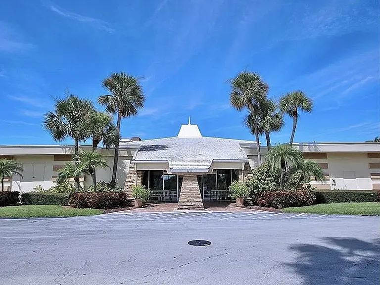 4750 Cove Cir #503 — Photo 34