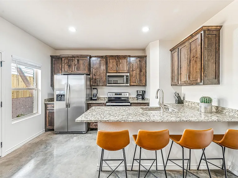 1011 W Vanderbilt St #201 — Photo 4