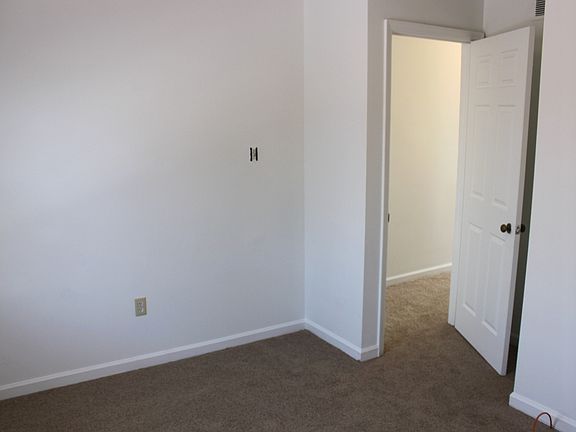 5th image of 124-126 Henry Ct
