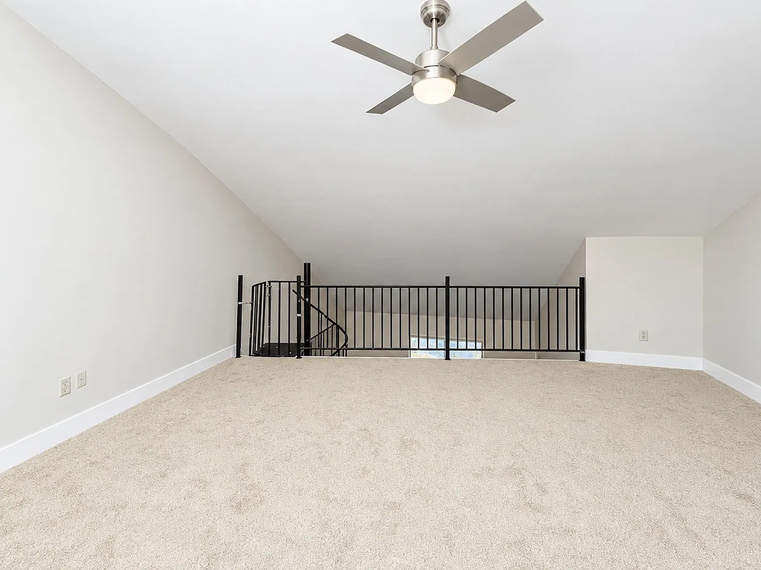 2 bed, 850 sqft, $2,050 — Photo 2