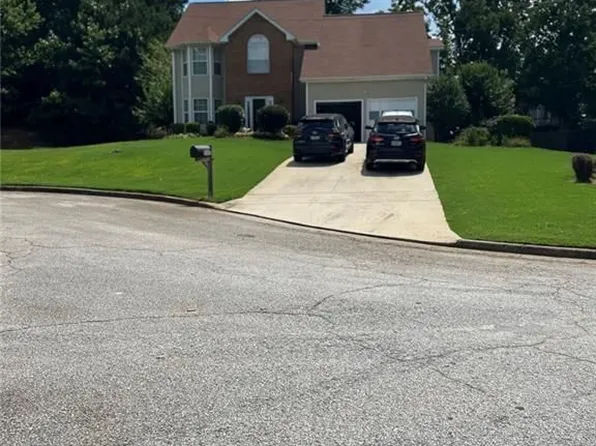 717 Conisburgh Ct, Stone Mountain, GA 30087