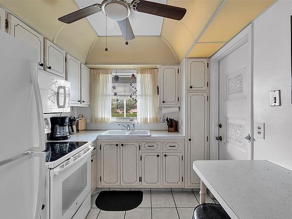 5th image of 1621 NW 46th Avenue #209