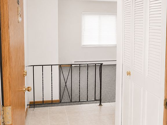 4th image of 818 8th St SE #201