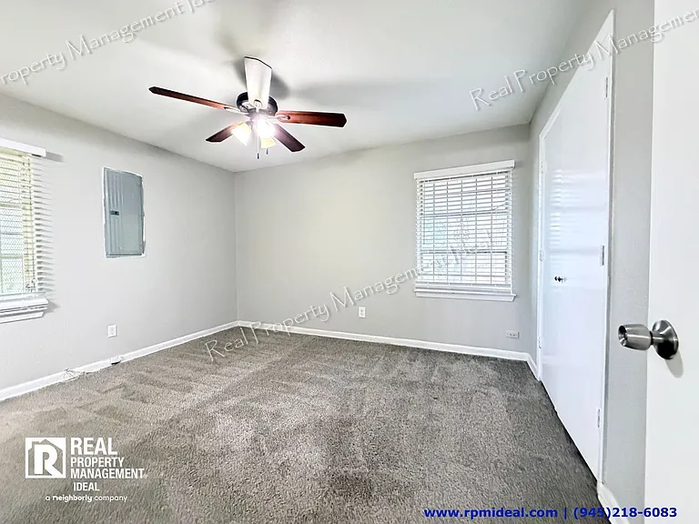 619 Midvale Dr — Photo 17