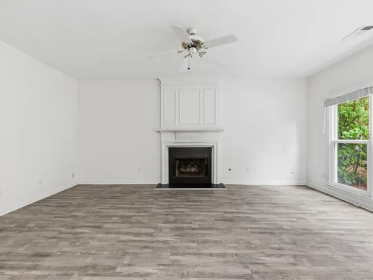 6430 Barwick Ln — Photo 17
