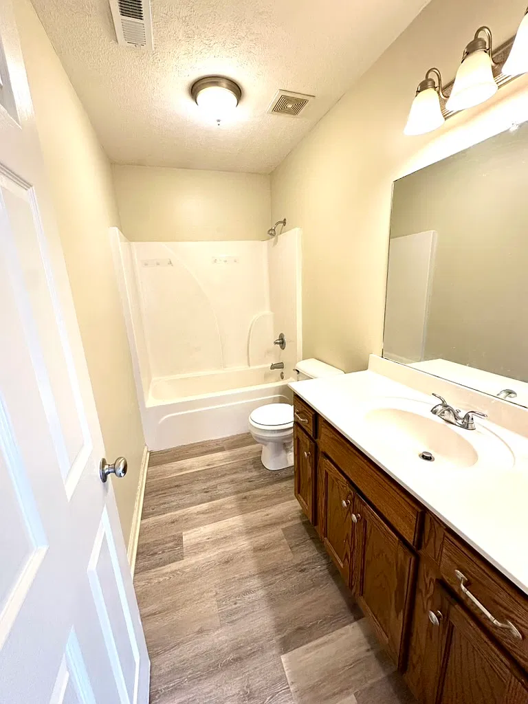 104 Ezra Court - B — Photo 4