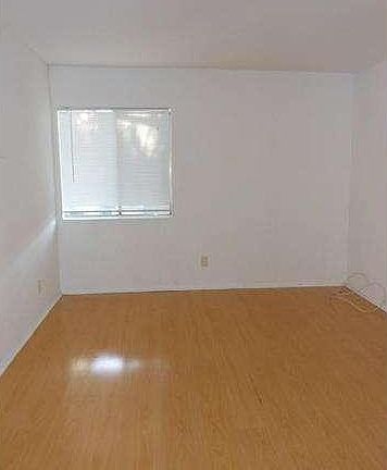 5th image of 18645 Hatteras St Unit 218