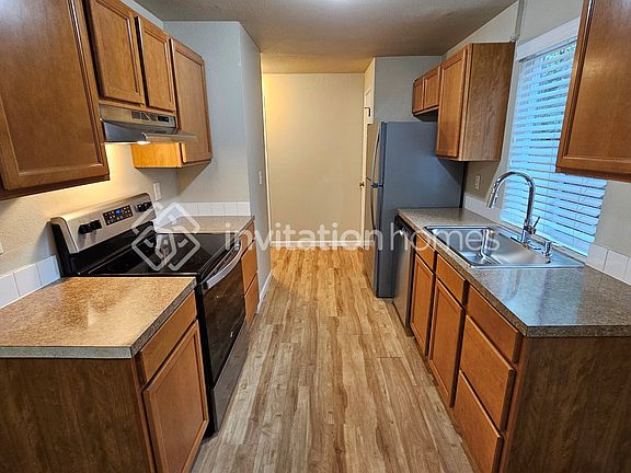 4th image of 17402 10th Ave E