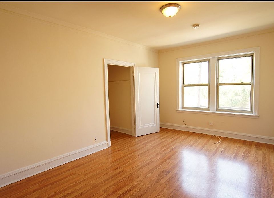 1st image of 2444 N Sawyer Ave #106