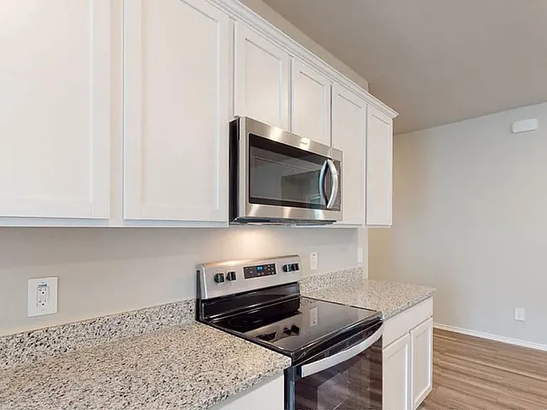 10201 Altair Dr — Photo 2