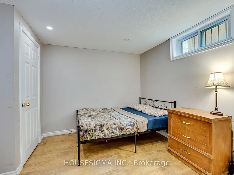 115 Scenic Wood Cres — Photo 32