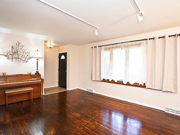 3rd image of 6759 Country Ln