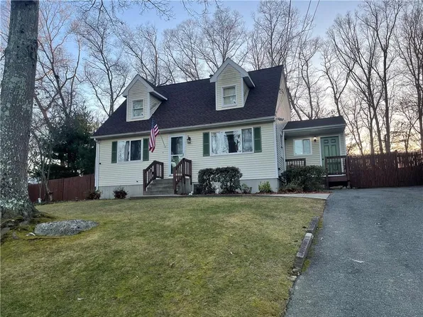 9 Alexis St, Coventry, RI 02816