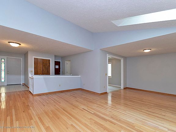 5th image of 2597 Woodhill Dr