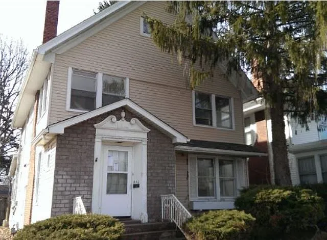 846 E Court St photo 1