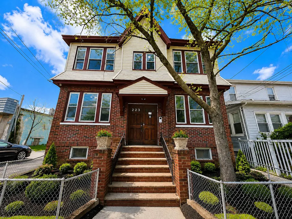 223 Munn Ave #2R