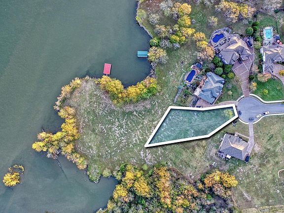 2nd image of 821 Stone Brook Dr