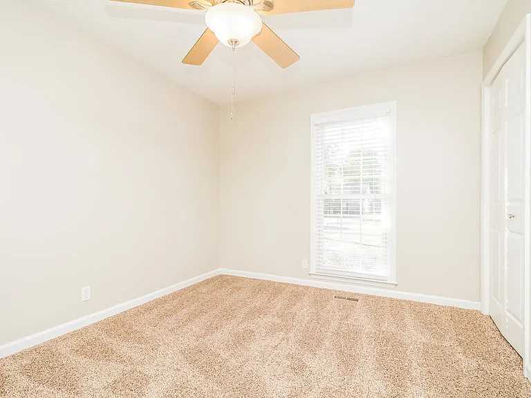 606 Knollwood Dr — Photo 14