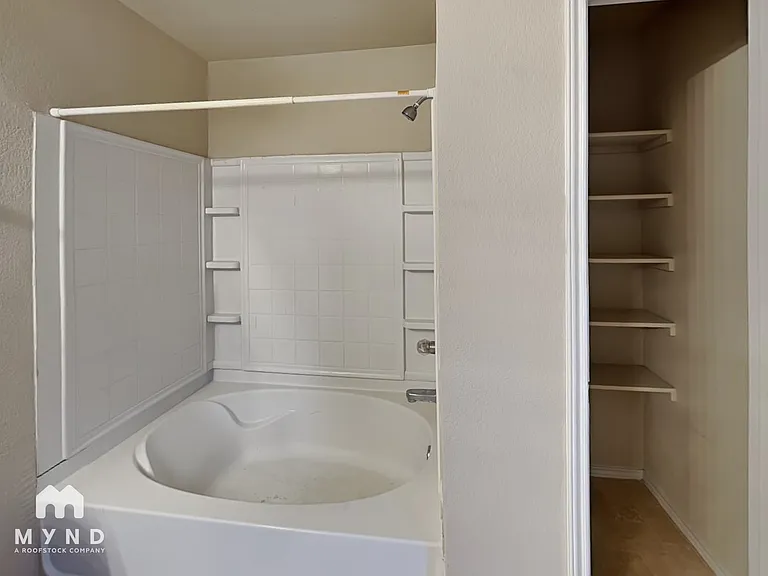 507 Darlene Trl — Photo 16