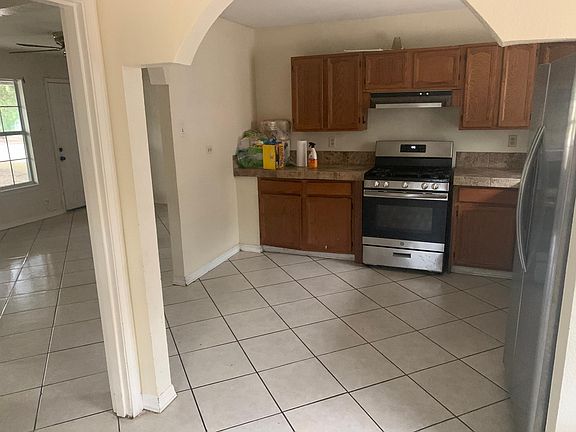 5th image of 130 Idell Ave #1