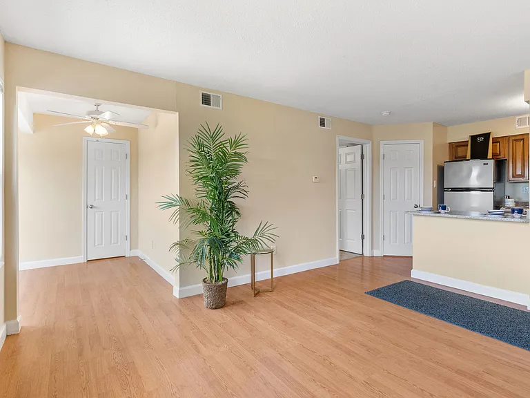 The Pawn - 1 Bed / 1 Bath - 631-661 Sq.Ft.