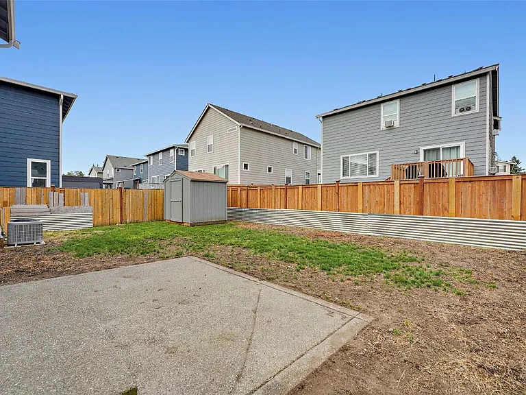 831 Burwood St SE — Photo 36