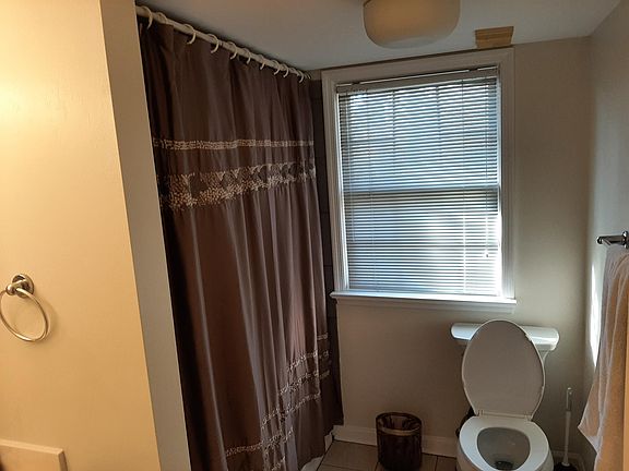 2nd image of 537 E Jefferson St #537