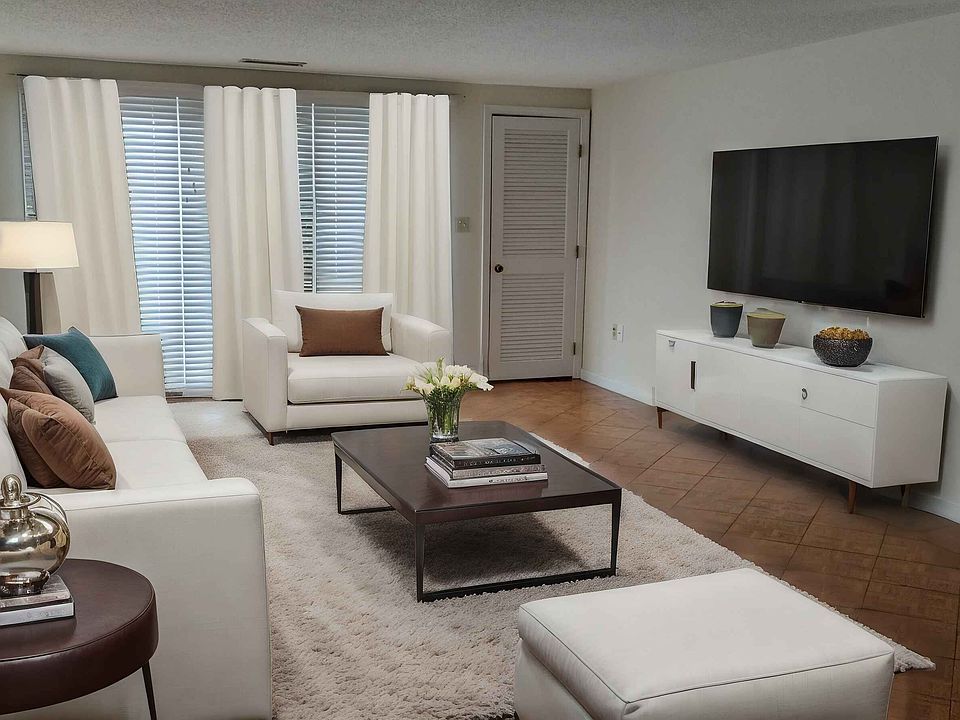 1st image of 8 9th St APT 601