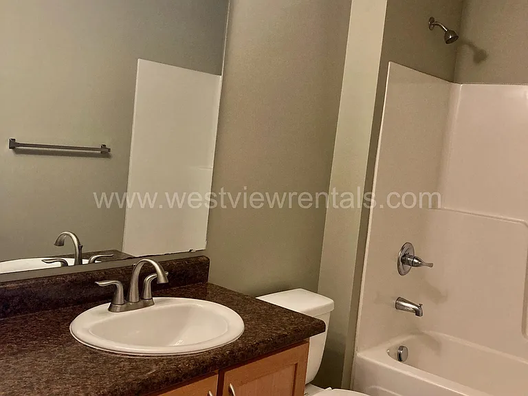 200 E Maple St — Photo 65