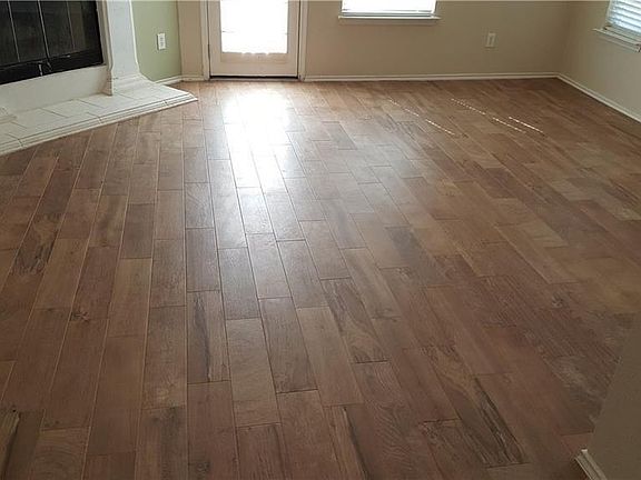 2nd image of 104 N Treasure Oaks Dr