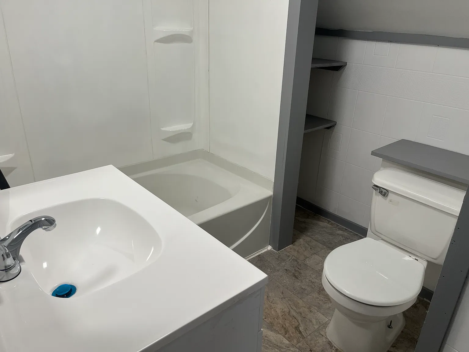 3 bed, 915 sqft, $2,600 — Photo 3