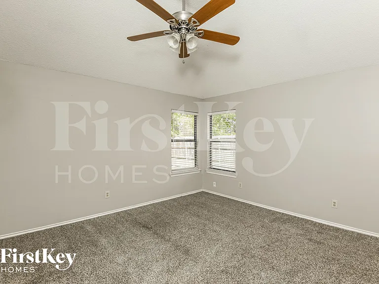 4742 Cornflower Dr — Photo 10