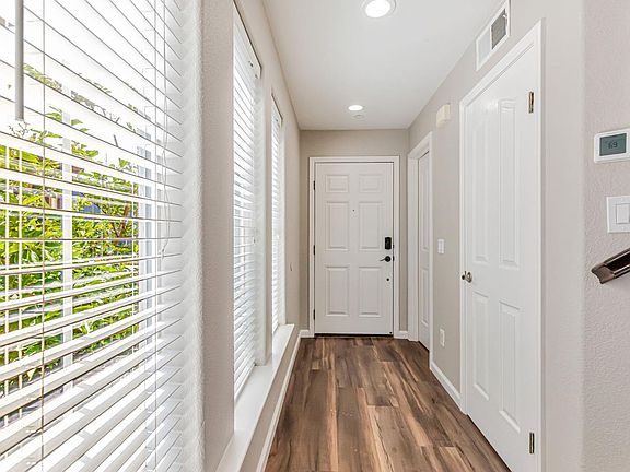 4th image of 2585 Edgewater Drive