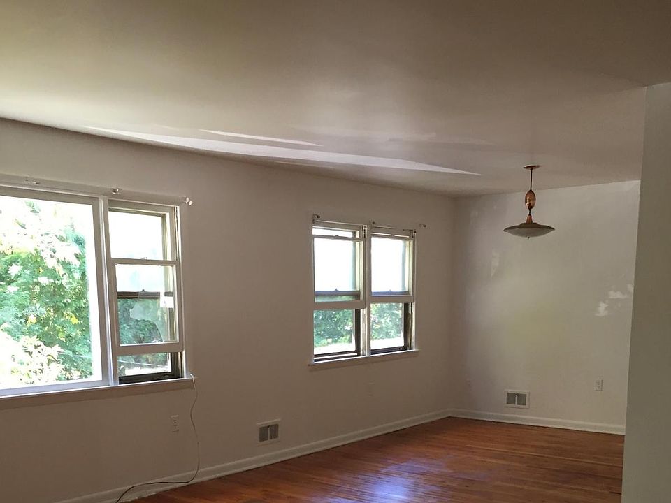 living room/dining room