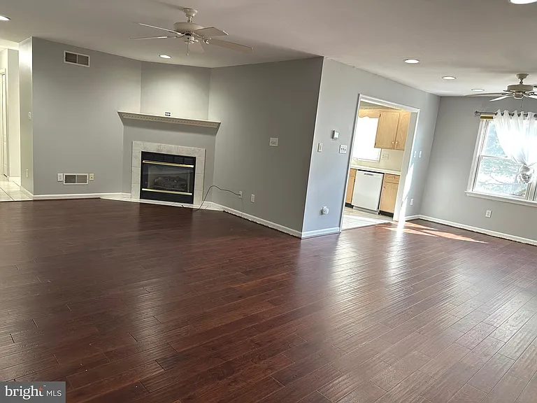 364 Phoenix Dr — Photo 7