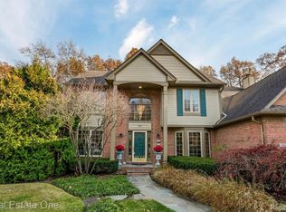 2877 W Bloomfield Oaks Dr, West Bloomfield, MI