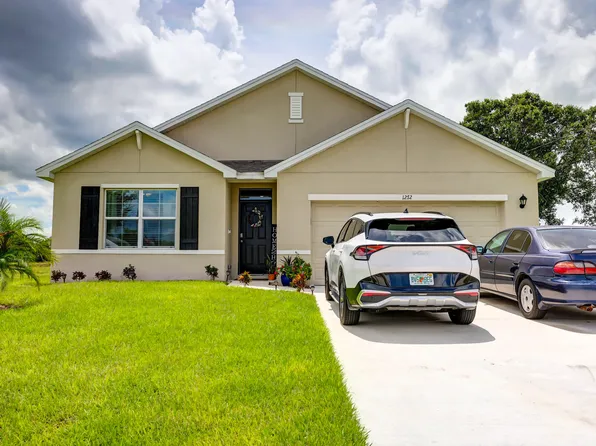1272 SW Abacus Avenue, Port St Lucie, FL 34953