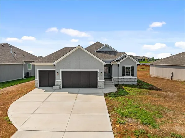 8153 Roundtree St, Lenexa, KS 66220