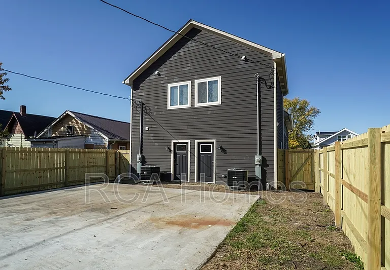 909 Saint Peter St — Photo 14