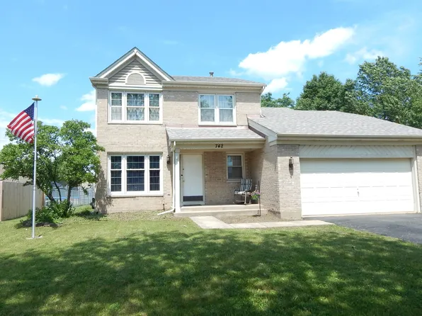742 Blazing Star Trl, Cary, IL 60013