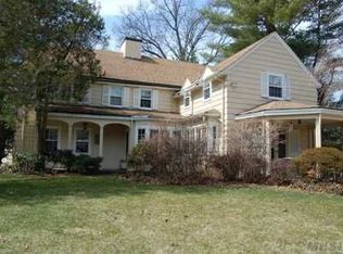 83 Valley Rd, Manhasset, NY 11030