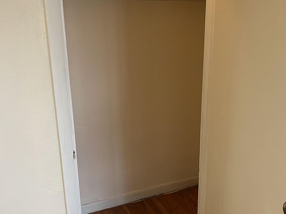 3rd image of 910 Cherry Dr #11116720
