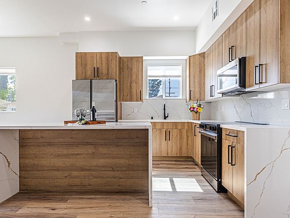 4th image of 4445 1/2 Auckland Ave