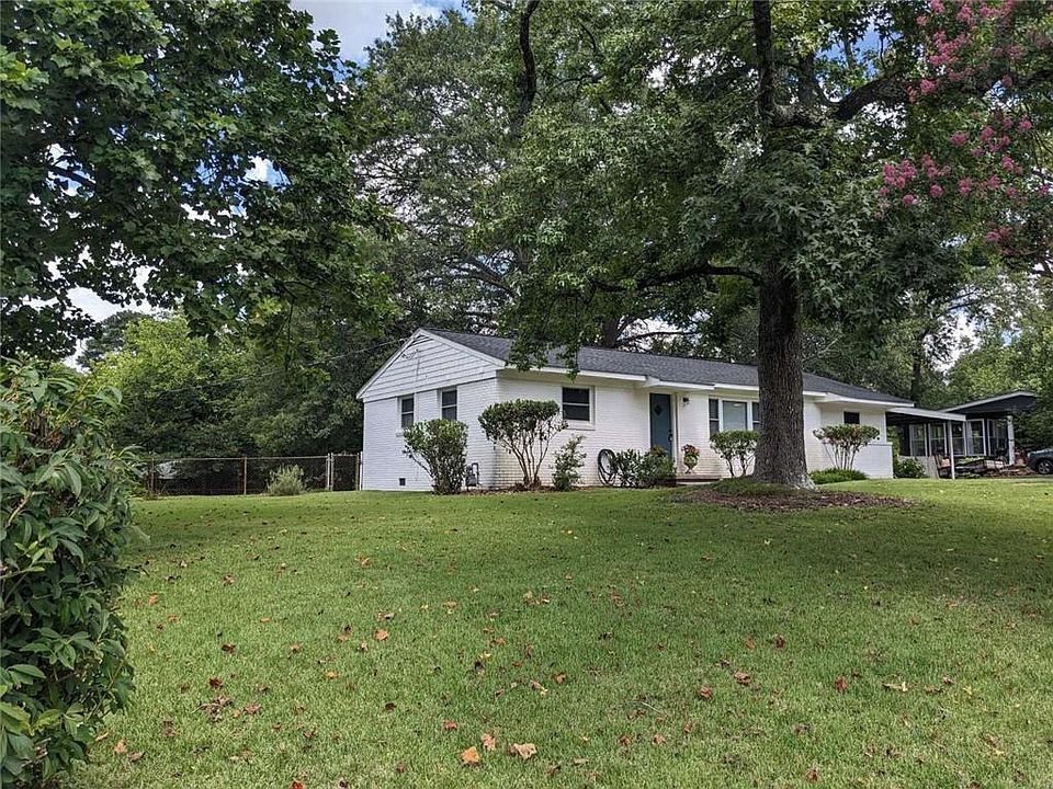 1st image of 572 Jo Ann Dr SE