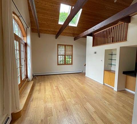 4th image of 42 Palisade St